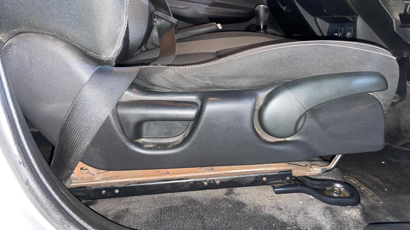 2017 Honda WR-V 1.5L I-DTEC VX MT, Diesel, Manual, 1,06,092 km, Driver Side Adjustment Panel