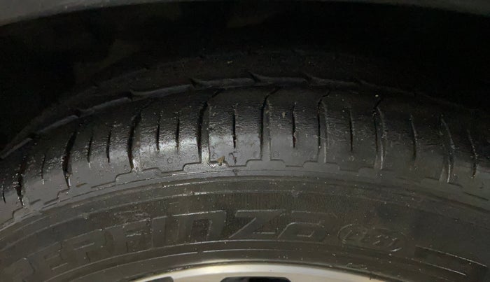 2017 Honda WR-V 1.5L I-DTEC VX MT, Diesel, Manual, 1,06,869 km, Left Front Tyre Tread