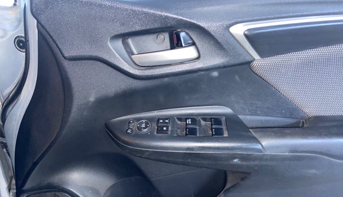 2017 Honda WR-V 1.5L I-DTEC VX MT, Diesel, Manual, 1,06,869 km, Driver Side Door Panels Control