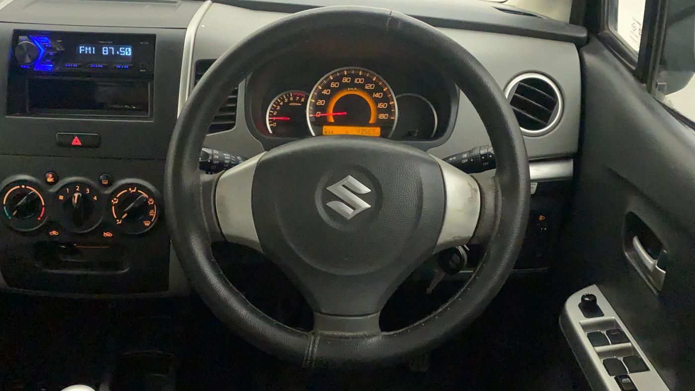 2012 Maruti Wagon R 1.0 VXI, Petrol, Manual, 43,569 km, Steering Wheel Close Up