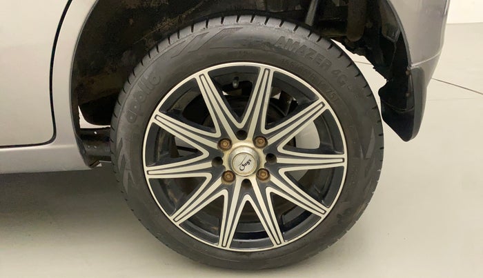 2012 Maruti Wagon R 1.0 VXI, Petrol, Manual, 43,569 km, Left Rear Wheel