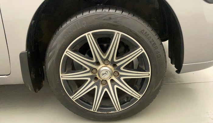 2012 Maruti Wagon R 1.0 VXI, Petrol, Manual, 43,569 km, Right Front Wheel