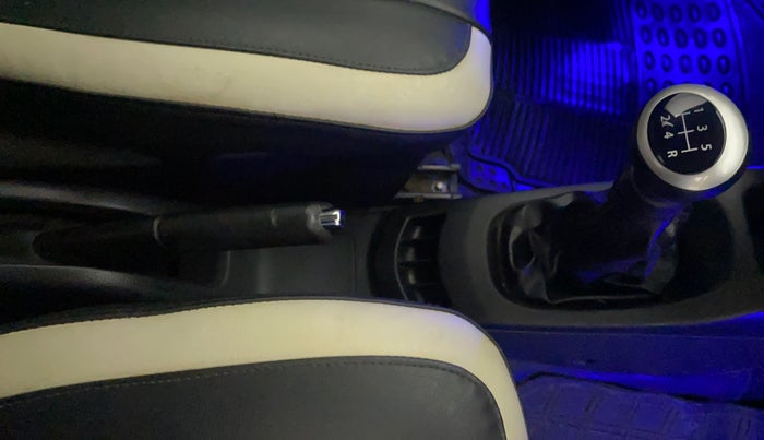 2012 Maruti Wagon R 1.0 VXI, Petrol, Manual, 43,569 km, Gear Lever