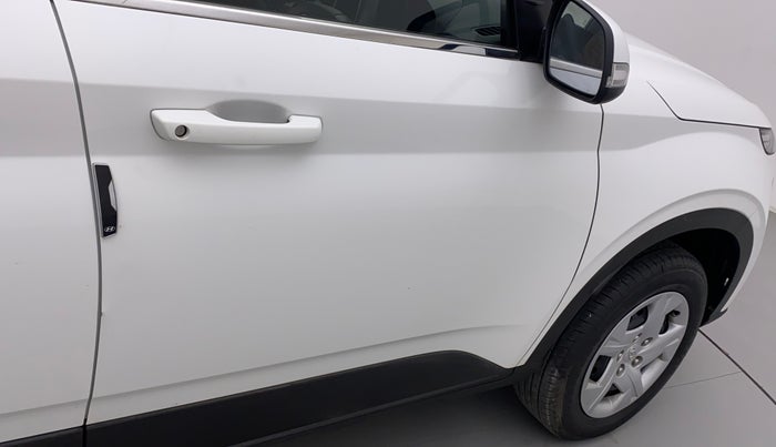 2022 Hyundai VENUE S+ 1.2, Petrol, Manual, 12,610 km, Driver-side door - Slightly dented