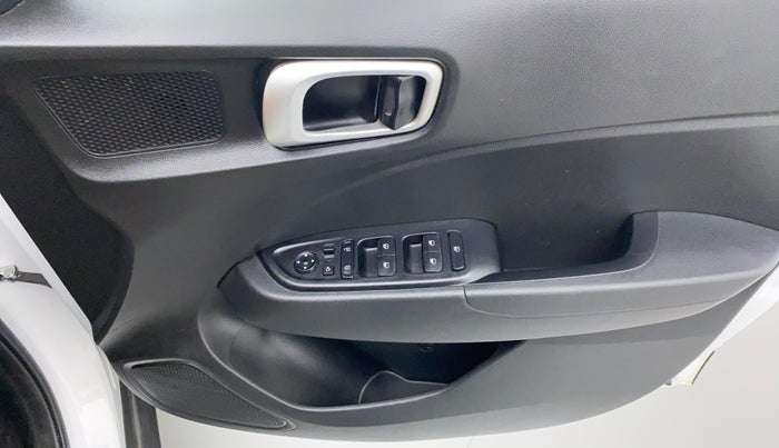 2022 Hyundai VENUE S+ 1.2, Petrol, Manual, 12,610 km, Driver Side Door Panels Control