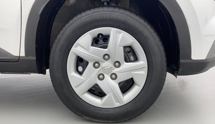 2022 Hyundai VENUE S+ 1.2, Petrol, Manual, 12,610 km, Right Front Wheel