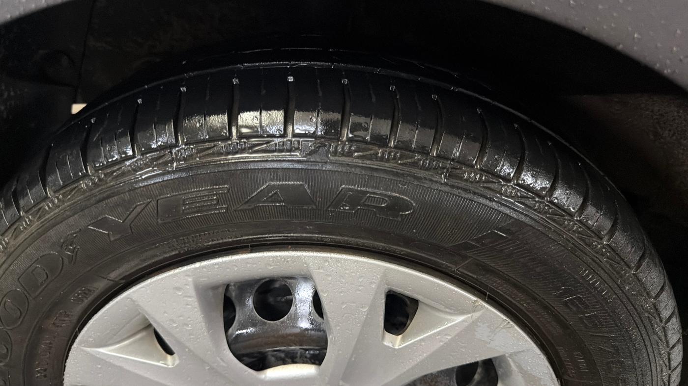 2015 Hyundai Grand i10 SPORTZ 1.2 KAPPA VTVT, Petrol, Manual, 68,157 km, Right Rear Tyre Tread