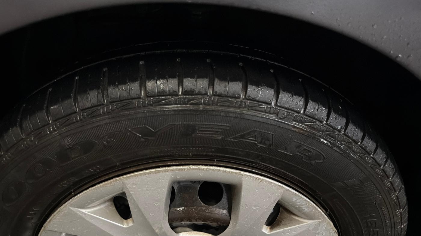 2015 Hyundai Grand i10 SPORTZ 1.2 KAPPA VTVT, Petrol, Manual, 68,157 km, Left Front Tyre Tread