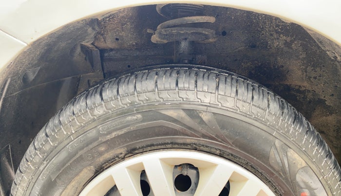 2015 Maruti Swift Dzire VDI, Diesel, Manual, 89,357 km, Left Front Tyre Tread