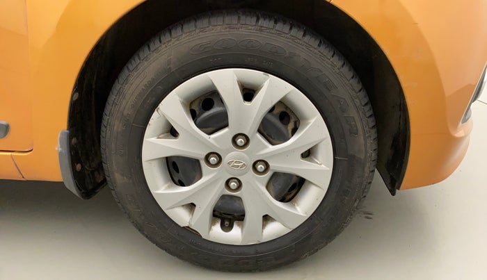 2014 Hyundai Grand i10 SPORTZ AT 1.2 KAPPA VTVT, Petrol, Automatic, 48,548 km, Right Front Wheel