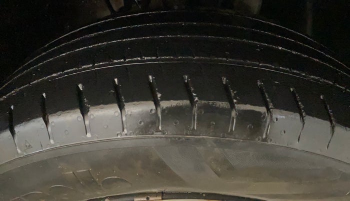 2020 Hyundai VENUE S 1.2, Petrol, Manual, 52,243 km, Right Front Tyre Tread