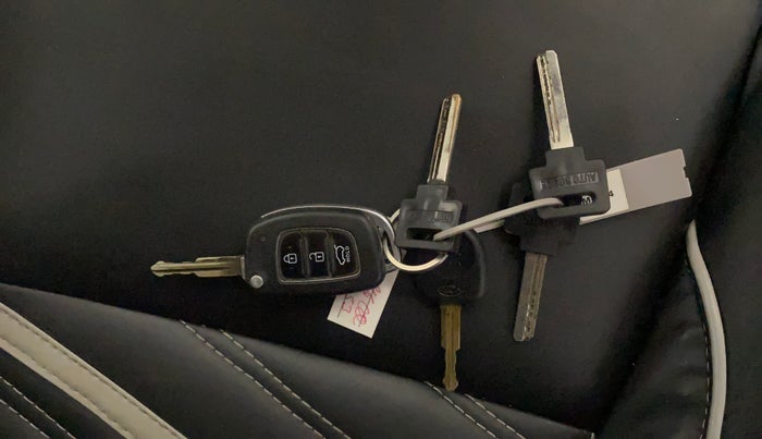 2020 Hyundai VENUE S 1.2, Petrol, Manual, 52,243 km, Key Close Up