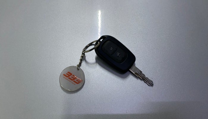 2017 Renault Duster 110 PS RXS SANDSTORM EDITION DIESEL, Diesel, Manual, 68,187 km, Key Close Up