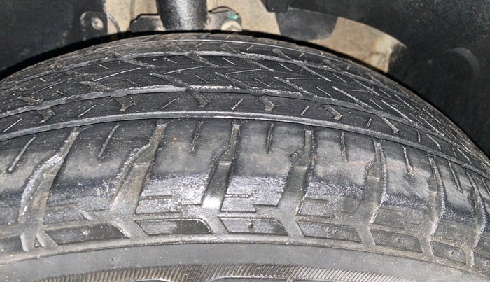 2017 Renault Duster 110 PS RXS SANDSTORM EDITION DIESEL, Diesel, Manual, 68,187 km, Right Front Tyre Tread