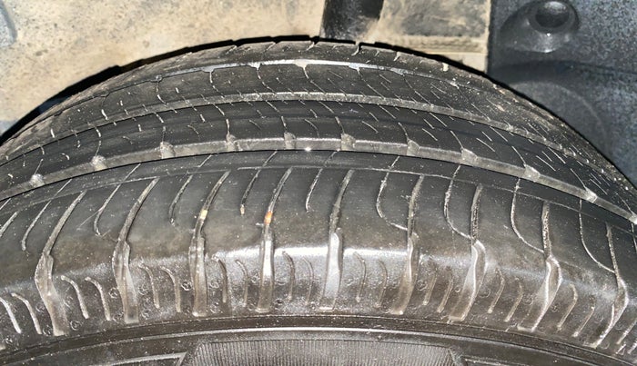 2017 Renault Duster 110 PS RXS SANDSTORM EDITION DIESEL, Diesel, Manual, 68,187 km, Left Rear Tyre Tread