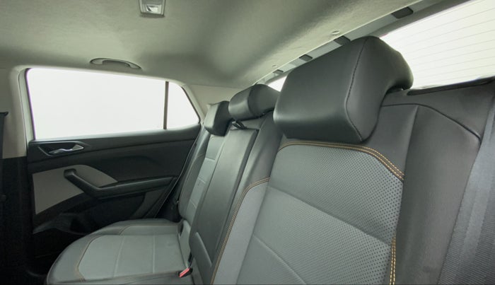 2021 Skoda KUSHAQ STYLE 1.5L TSI MT, Petrol, Manual, 28,348 km, Right Side Rear Door Cabin