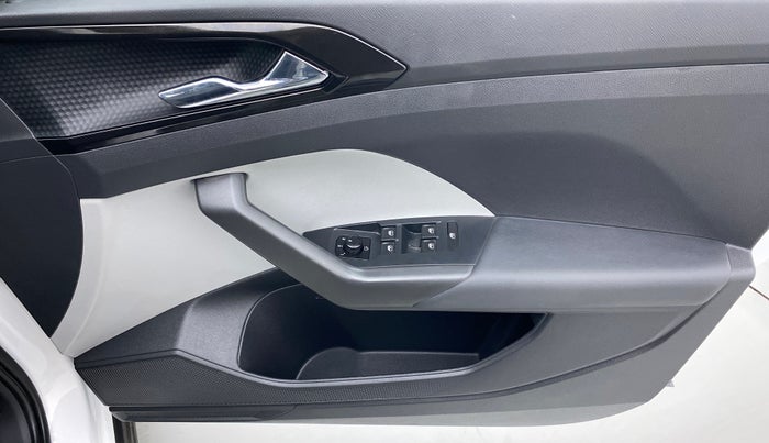 2021 Skoda KUSHAQ STYLE 1.5L TSI MT, Petrol, Manual, 28,348 km, Driver Side Door Panels Control