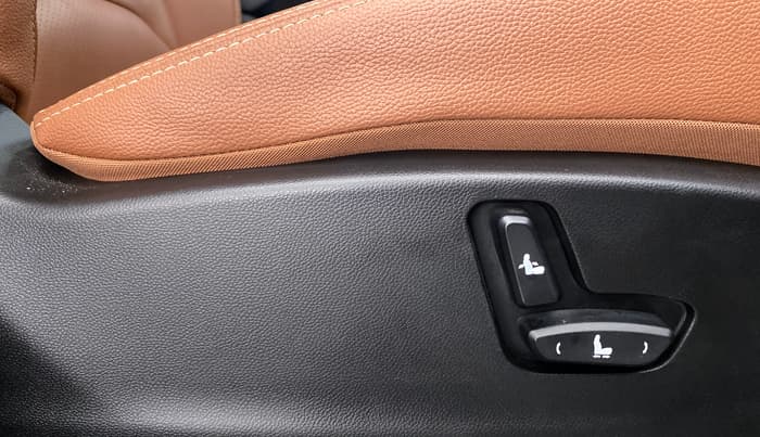 2021 MG HECTOR PLUS SHARP DCT, Petrol, Automatic, 14,735 km, Driver Side Adjustment Panel