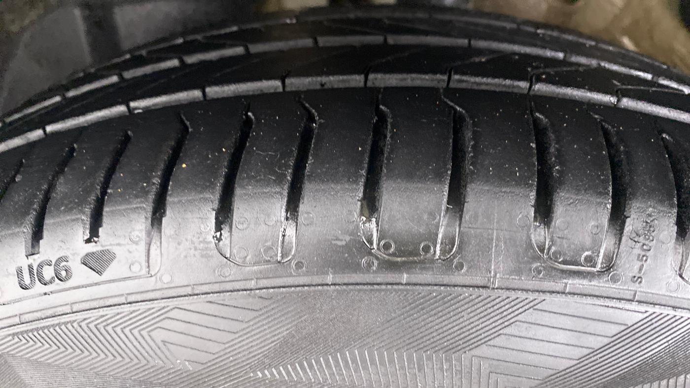 2021 MG HECTOR PLUS SHARP DCT, Petrol, Automatic, 14,735 km, Left Front Tyre Tread