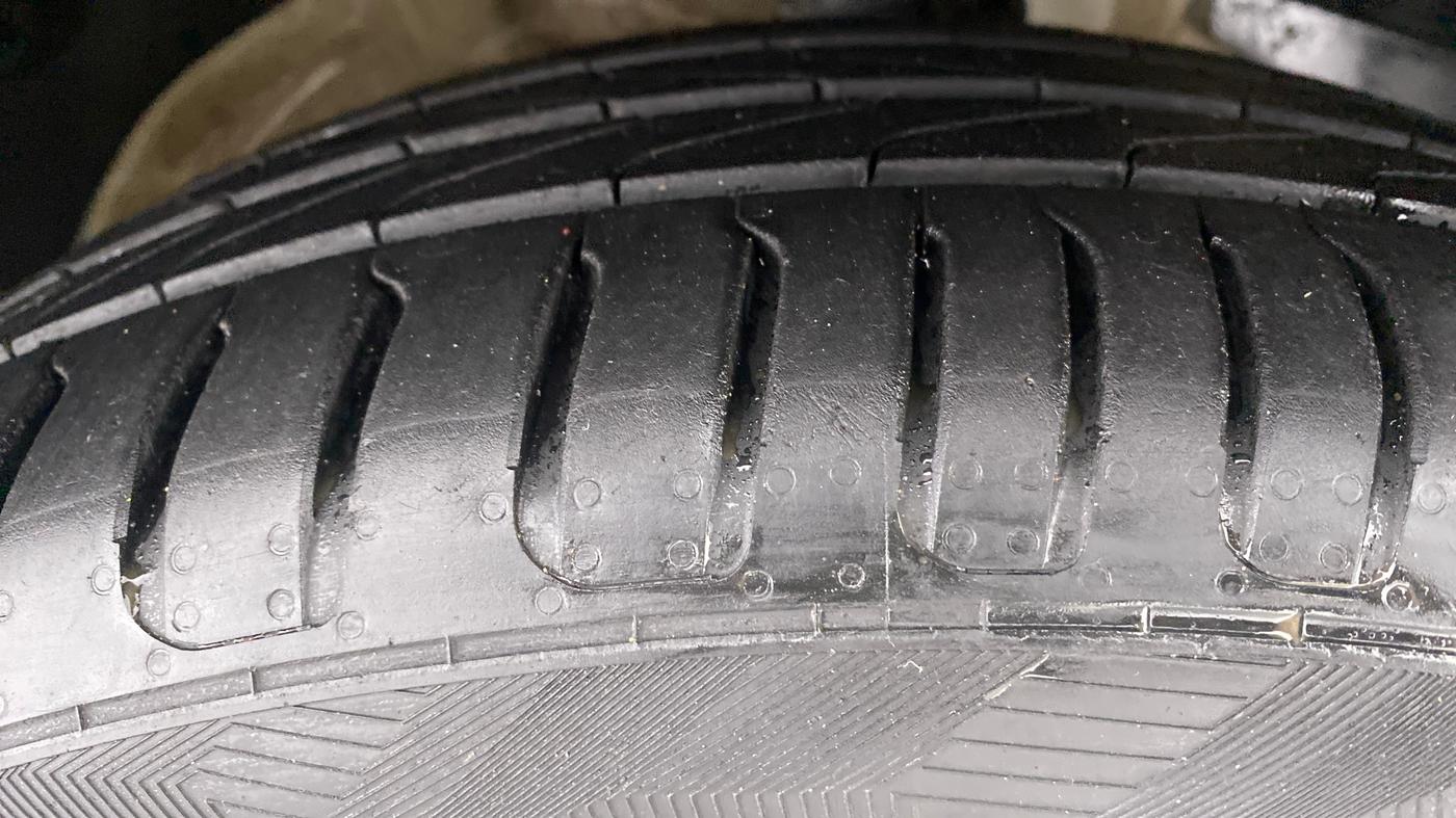 2021 MG HECTOR PLUS SHARP DCT, Petrol, Automatic, 14,735 km, Right Front Tyre Tread