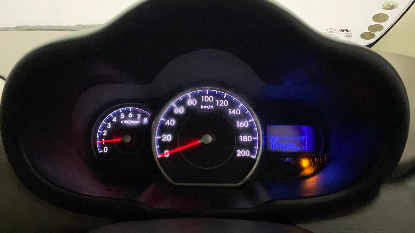 2013 Hyundai i10 MAGNA 1.2, Petrol, Manual, 1,04,687 km, Odometer Image