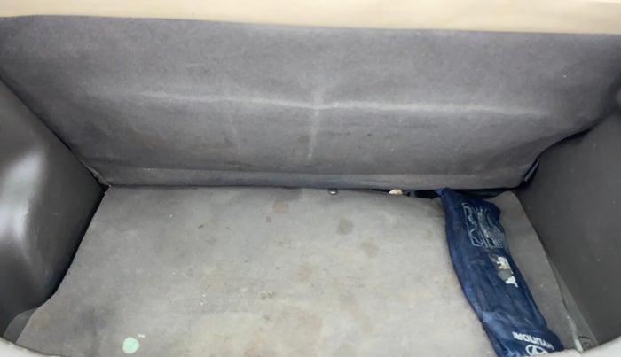 2013 Hyundai i10 MAGNA 1.2, Petrol, Manual, 1,04,654 km, Boot Inside