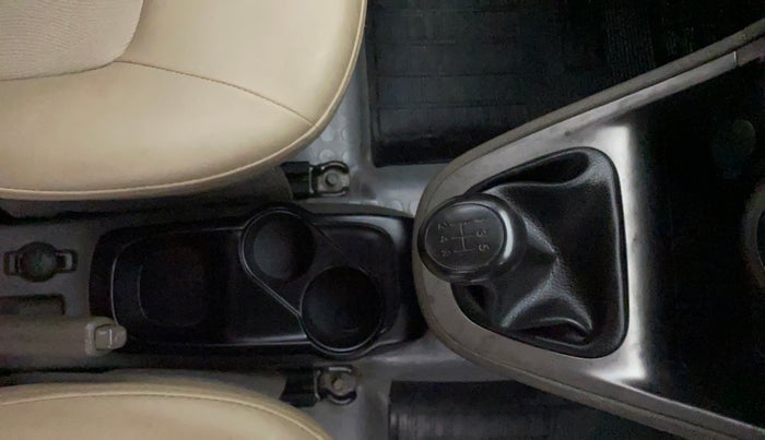 2013 Hyundai i10 MAGNA 1.2, Petrol, Manual, 1,04,654 km, Gear Lever