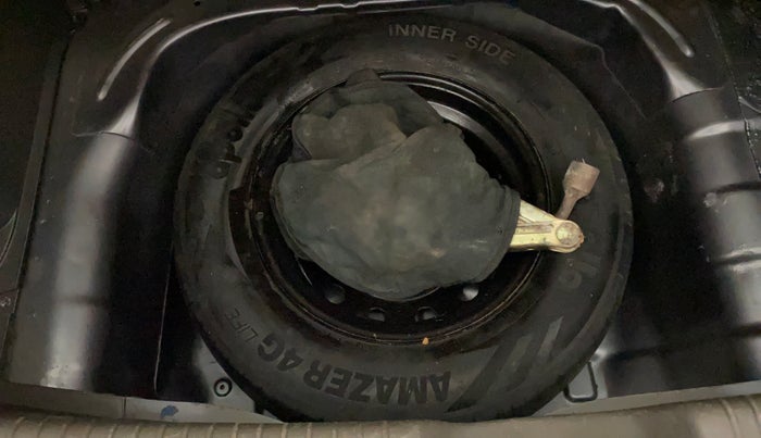 2013 Hyundai i10 MAGNA 1.2, Petrol, Manual, 1,04,654 km, Spare Tyre