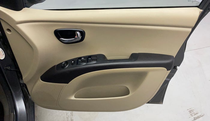 2013 Hyundai i10 MAGNA 1.2, Petrol, Manual, 1,04,654 km, Driver Side Door Panels Control