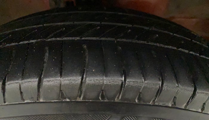 2014 Maruti Wagon R 1.0 LXI CNG, CNG, Manual, 82,754 km, Right Front Tyre Tread