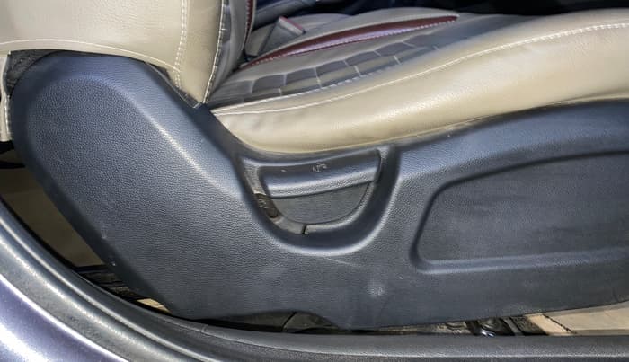 2015 Hyundai Elite i20 MAGNA 1.2, Petrol, Manual, 84,753 km, Driver Side Adjustment Panel