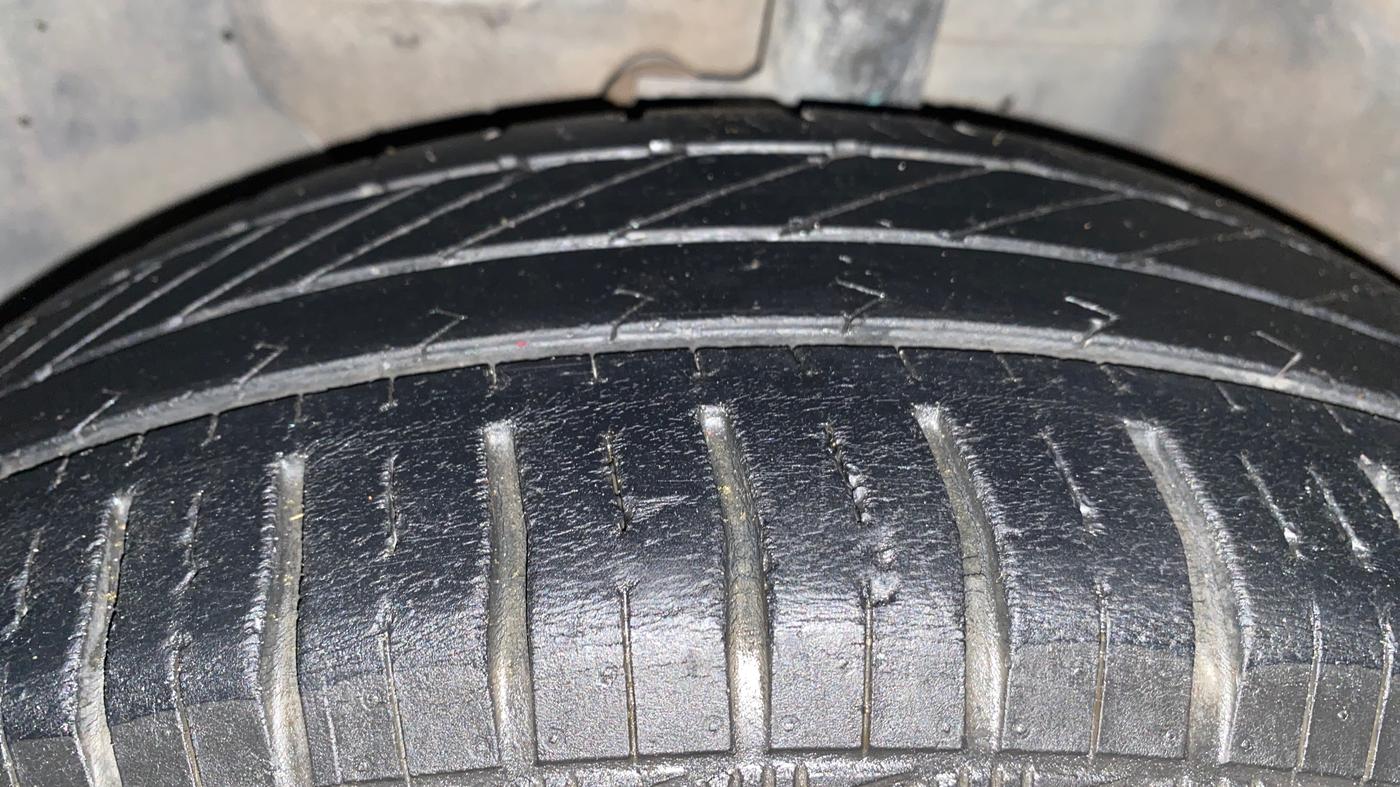 2015 Hyundai Elite i20 MAGNA 1.2, Petrol, Manual, 84,753 km, Left Front Tyre Tread