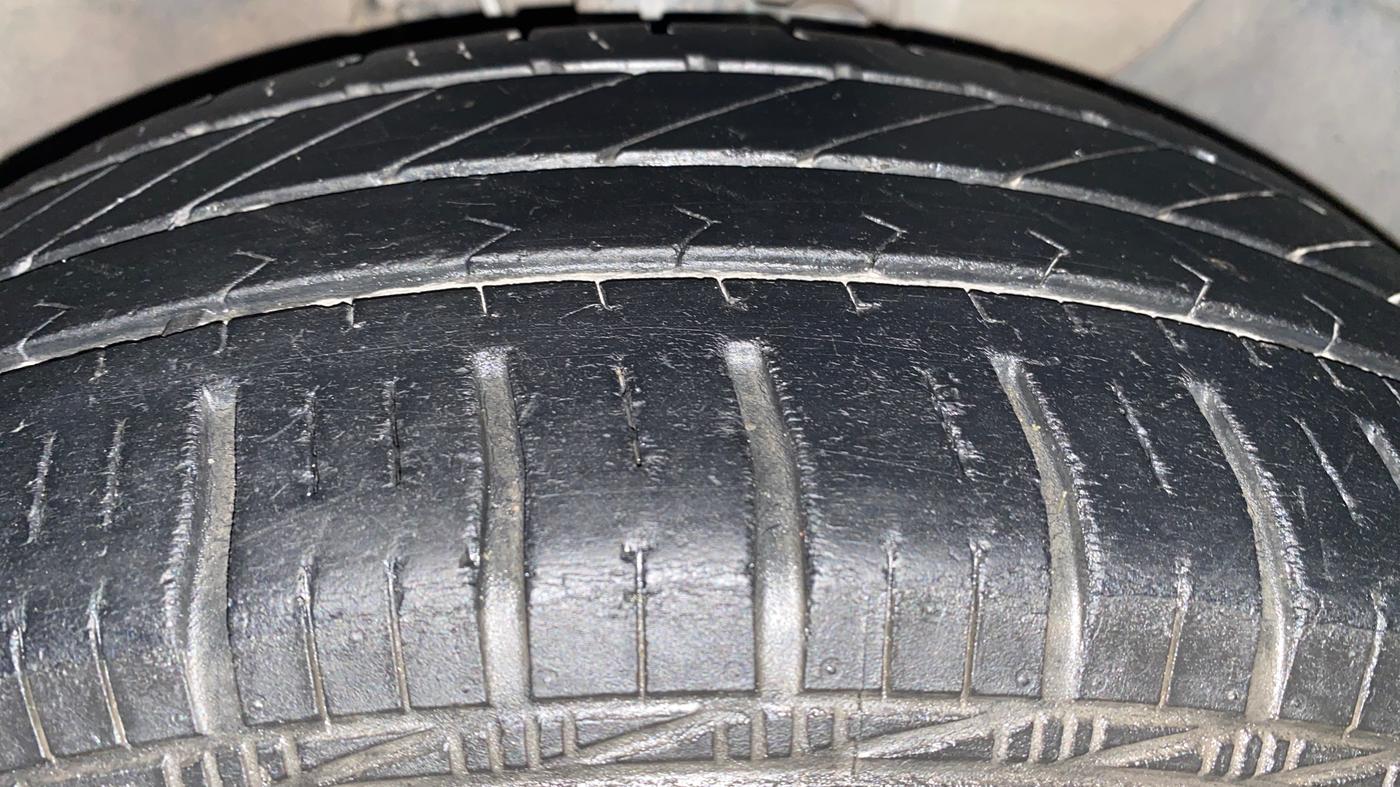 2015 Hyundai Elite i20 MAGNA 1.2, Petrol, Manual, 84,753 km, Right Front Tyre Tread