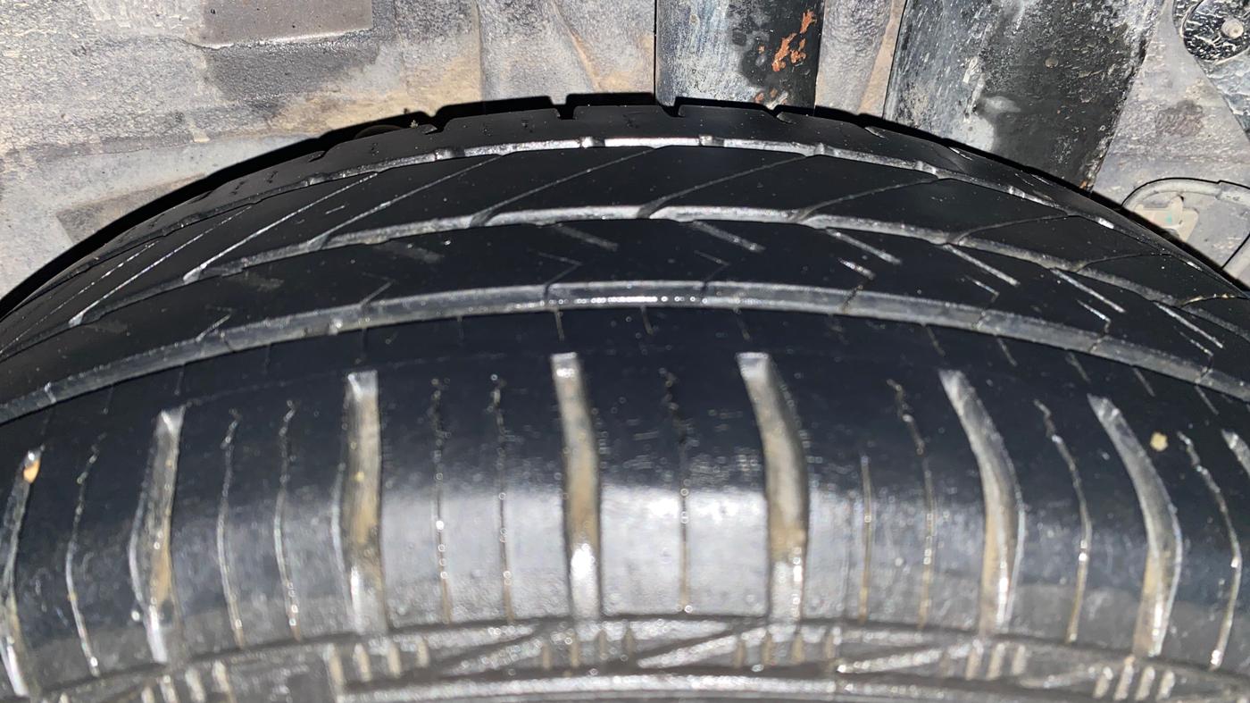 2015 Hyundai Elite i20 MAGNA 1.2, Petrol, Manual, 84,753 km, Left Rear Tyre Tread