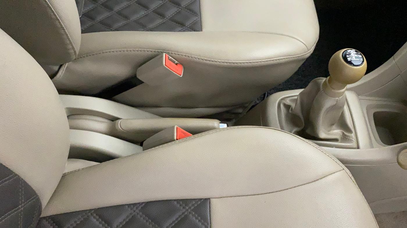 2014 Maruti Ertiga ZXI, Petrol, Manual, 96,389 km, Gear Lever