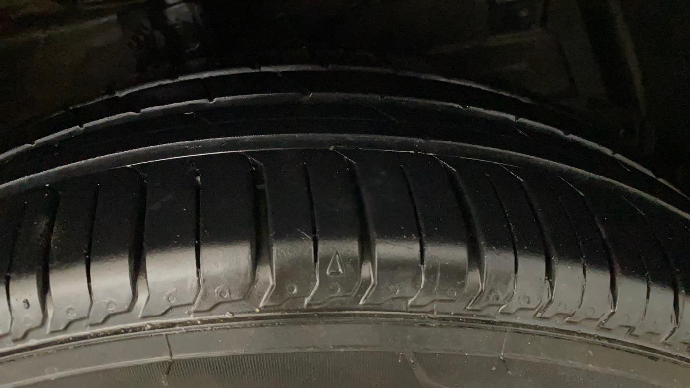 2014 Maruti Ertiga ZXI, Petrol, Manual, 96,389 km, Right Front Tyre Tread