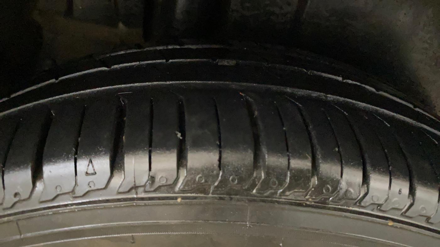 2014 Maruti Ertiga ZXI, Petrol, Manual, 96,389 km, Right Rear Tyre Tread