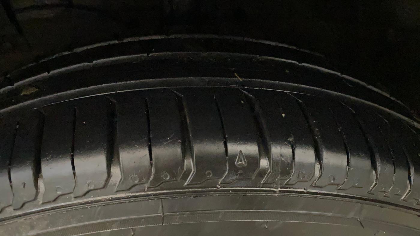 2014 Maruti Ertiga ZXI, Petrol, Manual, 96,389 km, Left Front Tyre Tread