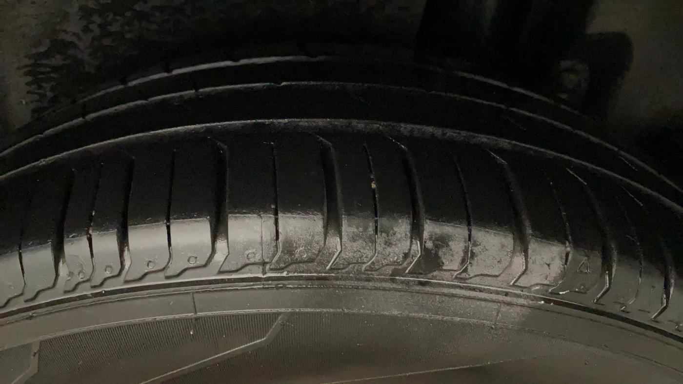 2014 Maruti Ertiga ZXI, Petrol, Manual, 96,389 km, Left Rear Tyre Tread