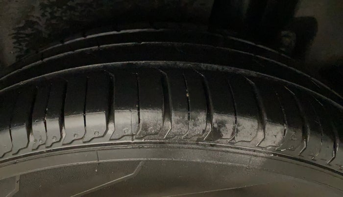 2014 Maruti Ertiga ZXI, Petrol, Manual, 96,259 km, Left Rear Tyre Tread