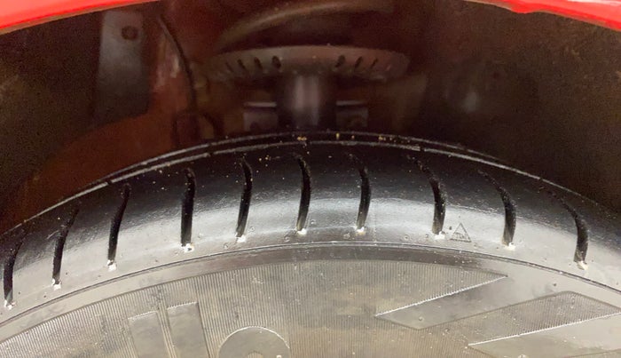 2017 Skoda Rapid 1.5 TDI CR ACTIVE, Diesel, Manual, 1,56,987 km, Right Front Tyre Tread