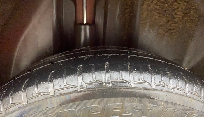 2017 Skoda Rapid 1.5 TDI CR ACTIVE, Diesel, Manual, 1,56,987 km, Right Rear Tyre Tread