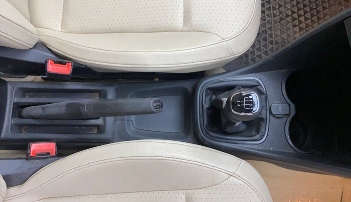 2017 Skoda Rapid 1.5 TDI CR ACTIVE, Diesel, Manual, 1,56,987 km, Gear Lever