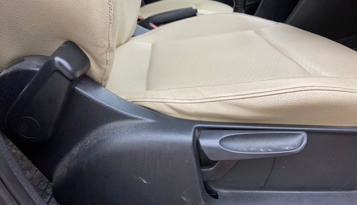 2017 Skoda Rapid 1.5 TDI CR ACTIVE, Diesel, Manual, 1,56,987 km, Driver Side Adjustment Panel