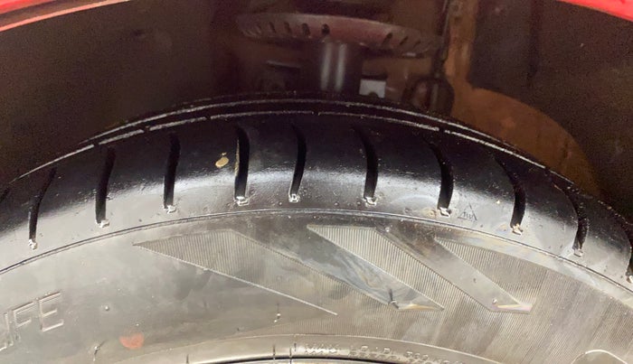 2017 Skoda Rapid 1.5 TDI CR ACTIVE, Diesel, Manual, 1,56,987 km, Left Front Tyre Tread