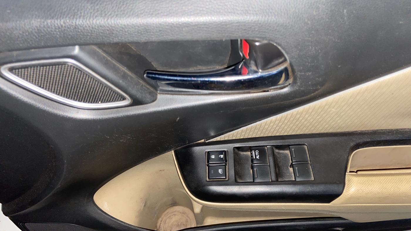 2021 Honda City 1.5L I-VTEC V MT 5TH GEN, CNG, Manual, 78,381 km, Driver Side Door Panels Control