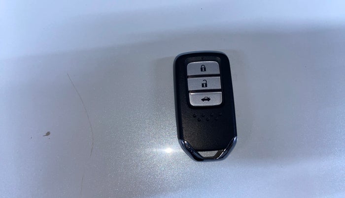 2021 Honda City 1.5L I-VTEC V MT 5TH GEN, CNG, Manual, 78,303 km, Key Close Up