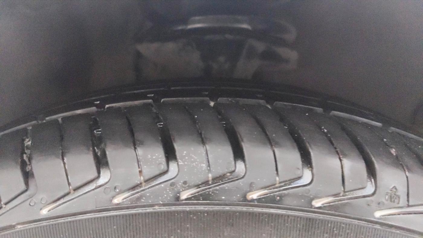 2013 Hyundai i10 SPORTZ 1.2, Petrol, Manual, 99,344 km, Right Front Tyre Tread