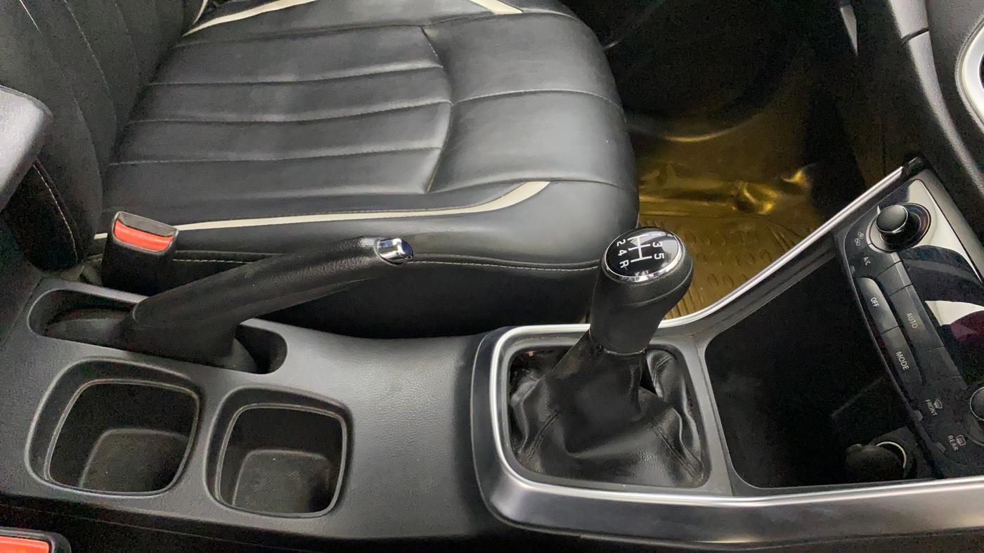 2018 Maruti S Cross ZETA 1.3, Diesel, Manual, 70,560 km, Gear Lever