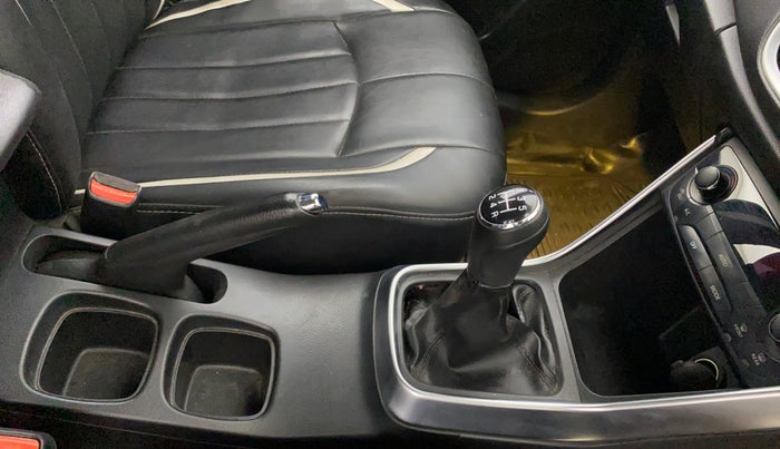 2018 Maruti S Cross ZETA 1.3, Diesel, Manual, 70,560 km, Gear Lever